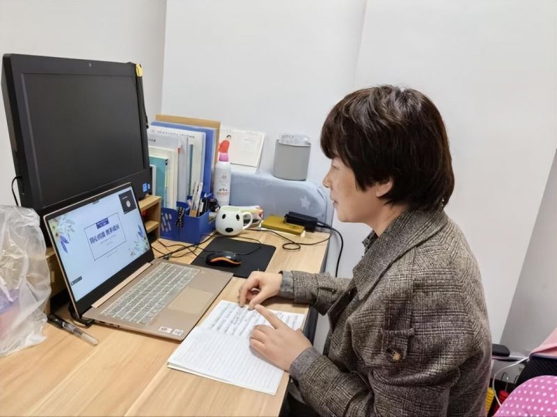 �Ϸ����L��С�mͤ��У���ƶ���Ҋ �y������