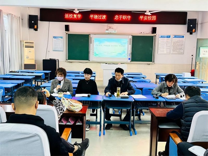 �Ϸ����L��·����С�W���Ļ��@У�^�e�з�У���n���}���h