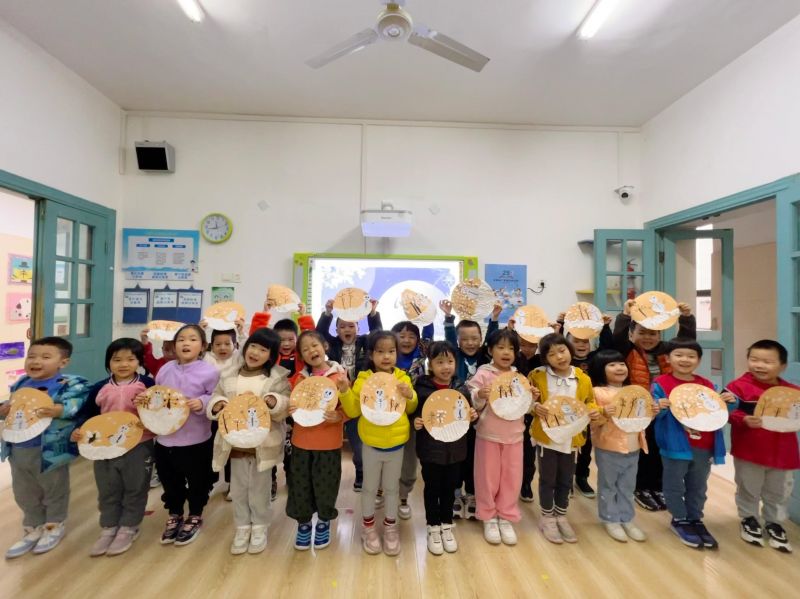 �Ϸ���ֱ�ٙC�P�׃��@�_չ��Сѩ���������}���