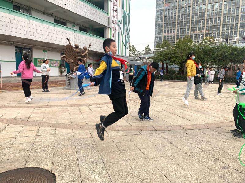 �Ϸ��а��c·����С�W(xu��)����У�＾�_(d��)��(bi��o)�\(y��n)��(d��ng)��(hu��)�A�M�Y(ji��)��