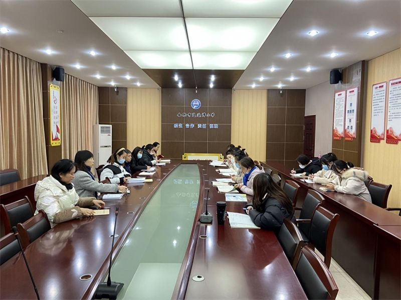 �Ϸ������b��С�W���AͥУ�^��ůů��������Ƣ���W�����Н�����