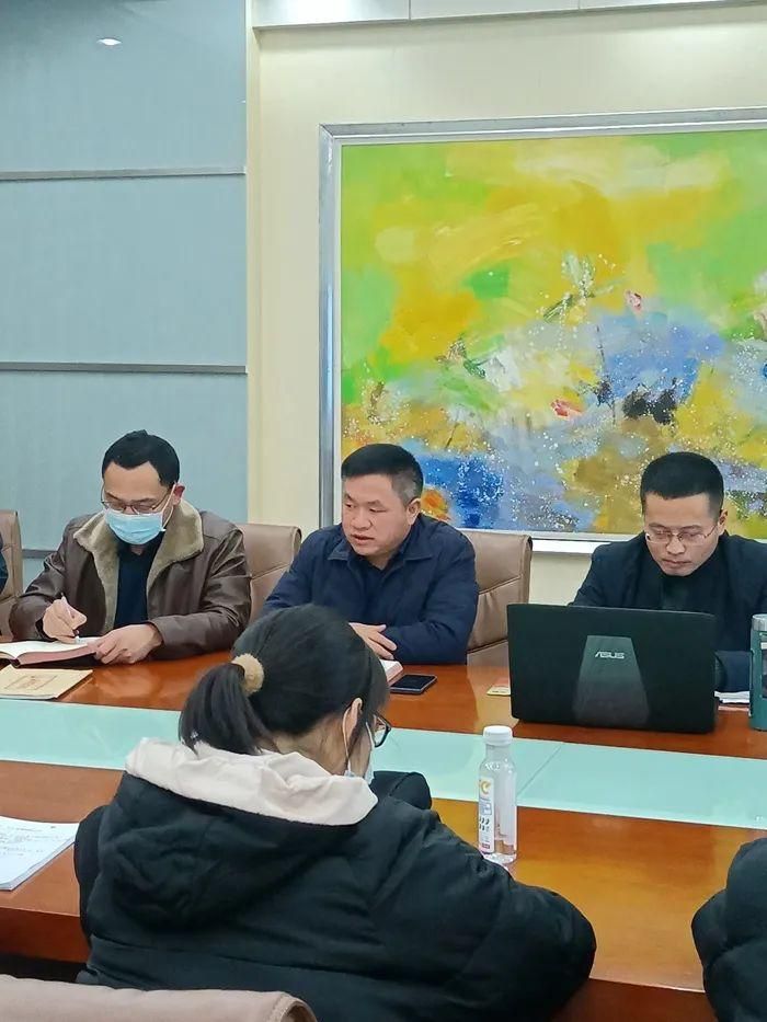 �Ϸʶ����e�и����꼉����һ��ȫ�w����������