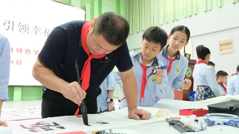 ��������ʮ�����T�ϴ���WУ��ͥ����fͬ���˙C��