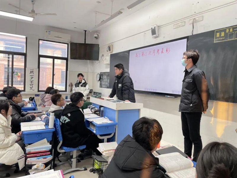 �_�W�����Ϸ����и����꼉�_չ�W�ڵ�һ��У��