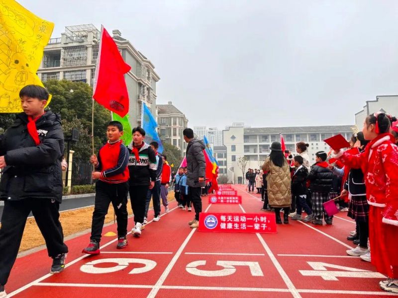 �Ϸ������b��С�W���AͥУ�^:���_�W��һ�n�� �����B��  �_���W��������