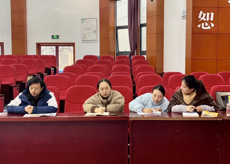 ���������L��ƪ �օ��^�l��δ�������Ϸ������b��С�W���AͥУ�^���g�M���_�W�ڵĵ�һ�ν��л��