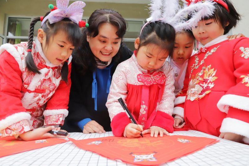 �Ϸ��а��׽������F����ֈ@�_չ���_�W��һ�n����ȫ�������