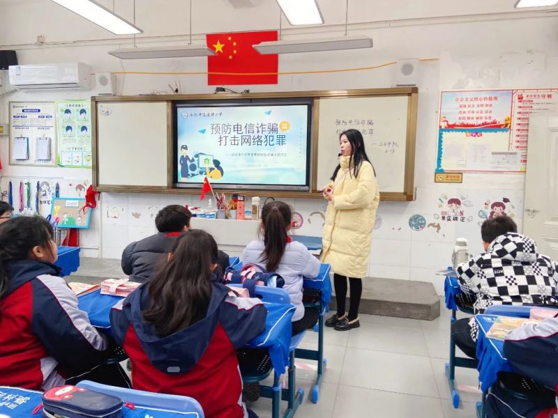 �Ϸ������b��С�W�������F�_չ���A������p�_�����}�������