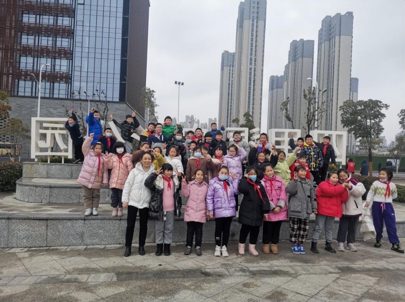 �Ϸ��л���·����С�W�������Fӳ��У�^����������ȥ����