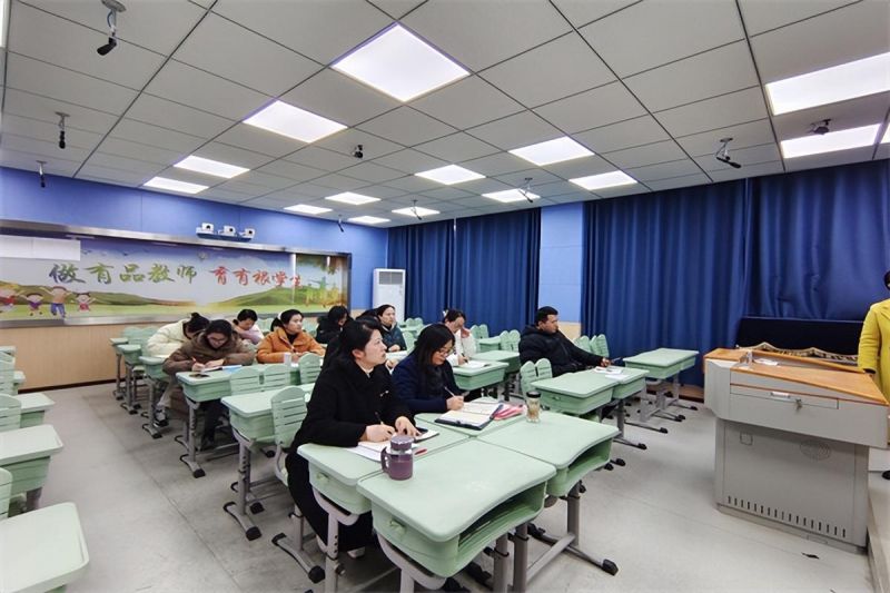 ������� ��e���l�����Ϸ��а���С����У���_���й������h