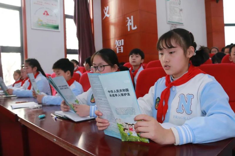 �Ϸ������b��С�W�_չ�����귨�����������MУ�@���