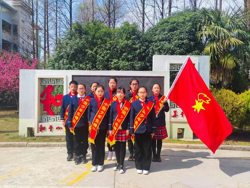 �Ϸ��а��c·����С�W����У�_չ�W���h���}���