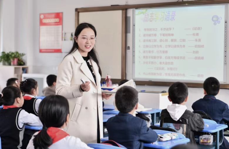 �Ϸ����L��·����С�W�mͤ��У�������v�_������ �H�Iõ��`���A