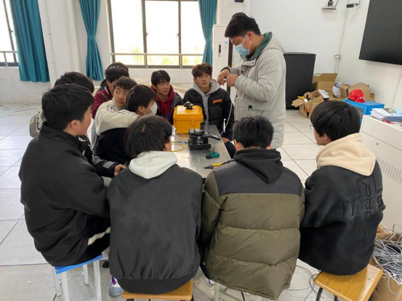 �Ї��Ƅ���I(y��)�v����Ϸʹ��I(y��)�W(xu��)Уͨ�Ź��̌W(xu��)�����n