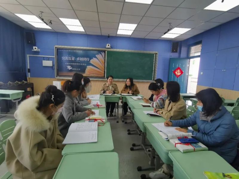 �Ϸ��а���С����У���_��׿Խ�̎������B�Ŀ�����̎�Ҋ���