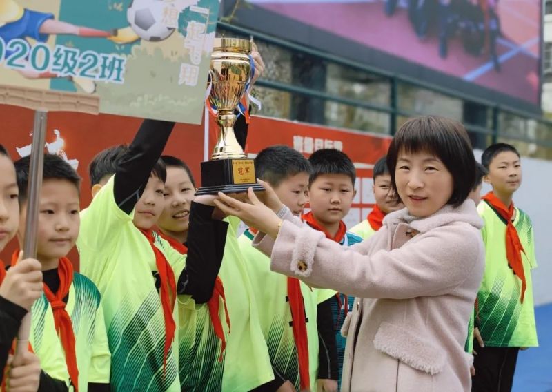 �Ϸ������b��С�W���ߌá�У�L����У�@����ِ�A�M��Ļ