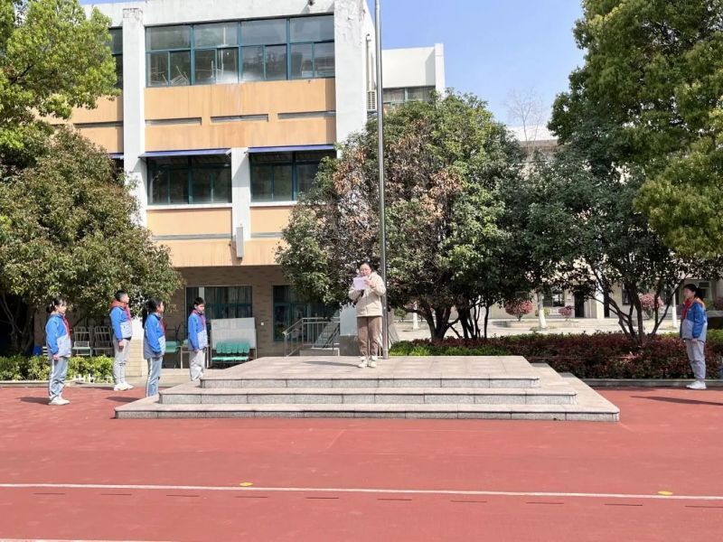 �Ϸ����(y��ng)��С�W(xu��)�_(k��i)չ��ȫ������ϵ�л��(d��ng)