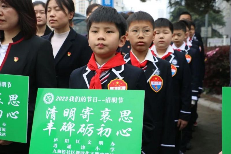 �Ϸ������b��С�W��������Ӣ�� ���Аۇ���