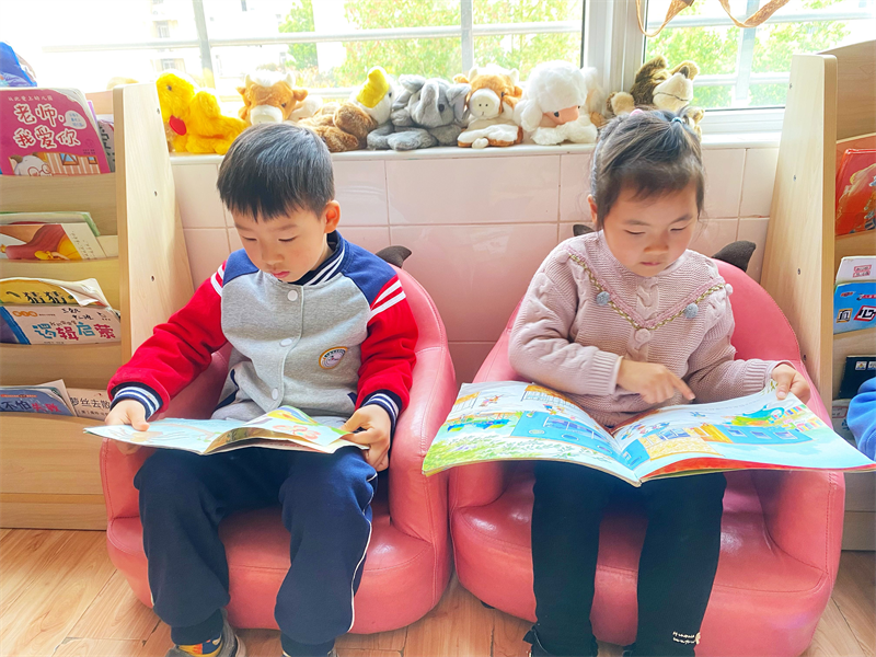 �Ϸ������v�׽̼��F(tu��n)���v�@�^(q��)�_(k��i)չ��(gu��)�H��ͯ�x��(sh��)�����}���(d��ng)