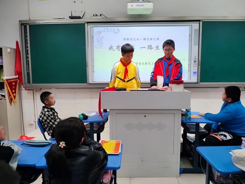 �Ϸ����L��·����С�W���Ļ��@У�^�_չ؟�ν������}�������