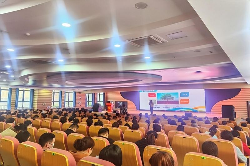 �Ϸ�����С�s�ǻ��@��У����Уͬ�y�� ����һ���_