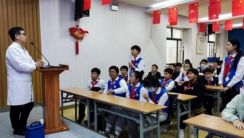 �Ϸ��л���С�������F�ӻ�У�^�_չ����֪�R�v��