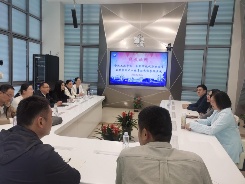 �����W���ٰlչ �����Ϸʹ��I�WУУ�I��һ�и��Ϻ������W��