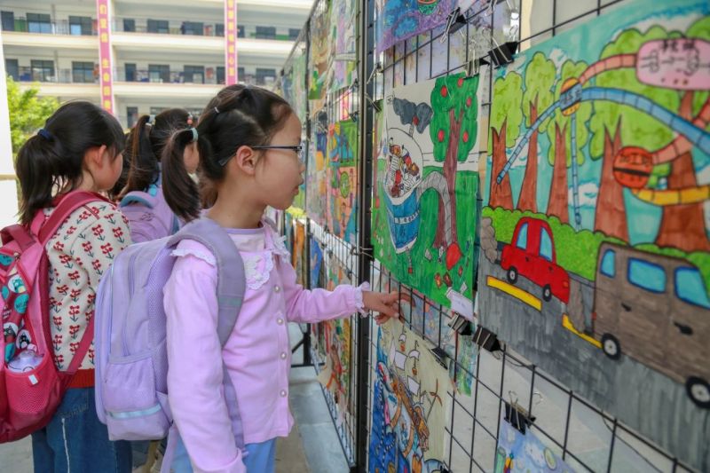 �Ϸ����³�С�W���@�Ȉ@�⹲�� �Gɫ�Ƽ����������}�ƻî���ِ���