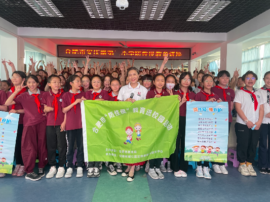 �Ϸ��а��c·����С�W�������F����У�^�_չ�����ֽ����MУ�@���