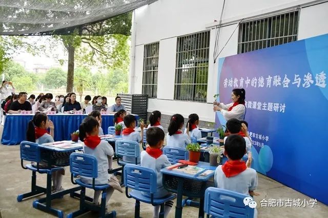 �Ϸ��йų�С�W�_չ˼��΢�n��֮�ڄӽ����еĵ����ں�