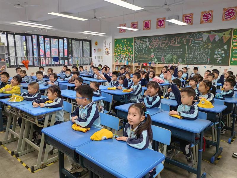 �Ϸ���ֱ�ٙC�P�׃��@�_չ���^���b��С�W���