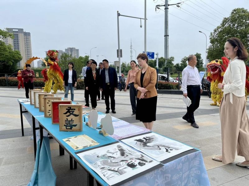 �Ϸ����L��С�mͤ��У���ӏ]ꖅ^(q��)У�@ˇ�g(sh��)��(ji��)�ߡ�����Єӡ��ɹ�չ