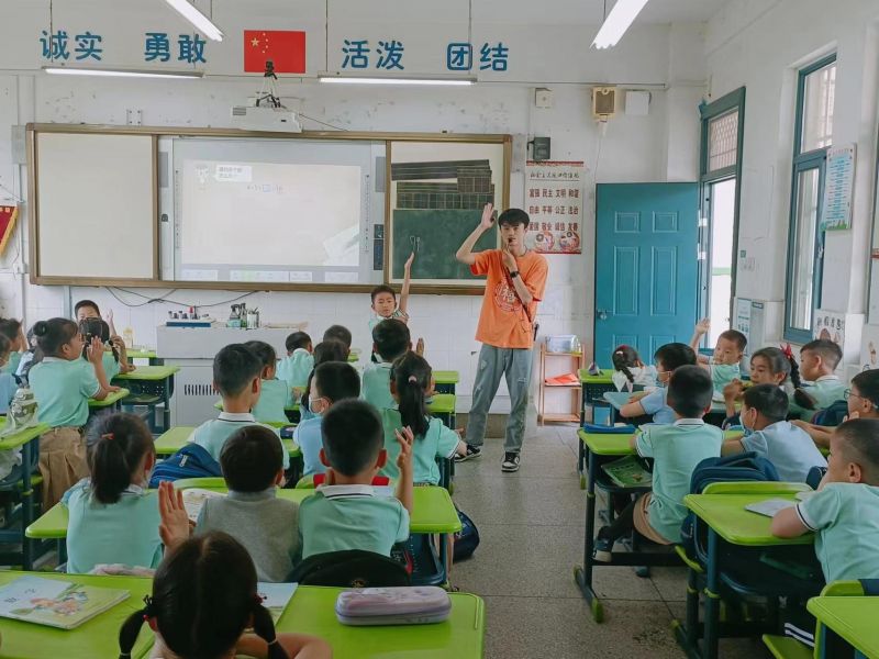 �Ϸ��а��c·����С�W(xu��)����У���y����С㕽� �������_����