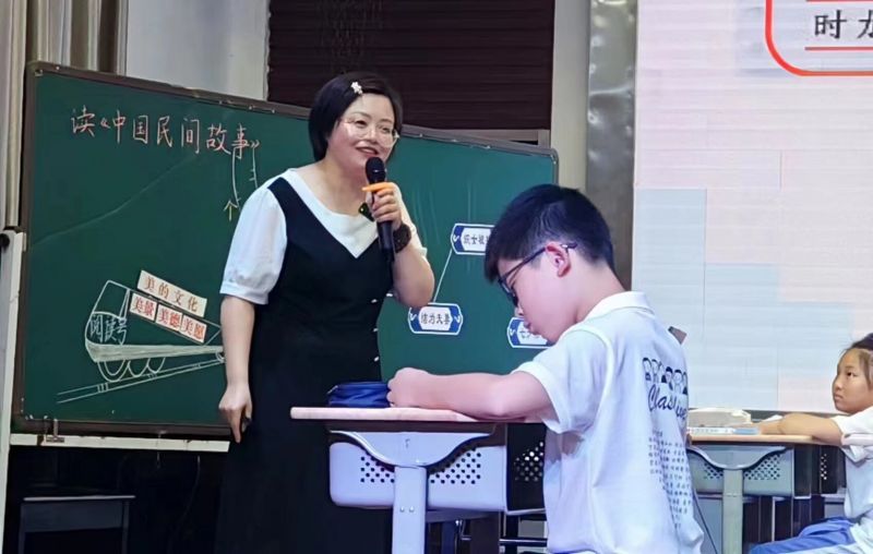 ���c���׌�С�W�Z�ļ��w���nչʾ�u�x�۽���������x