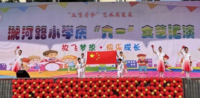 �����ЌW��У�Ǻ�·С�W�e�k���������e��ˇ�g�ɹ�չ