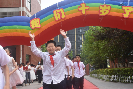 �����ǿ� �Wҫͯ�ꡪ���Ϸ��Ў������ٵڶ�С�W�_չ�cף����һ�����H��ͯ��ϵ�л��