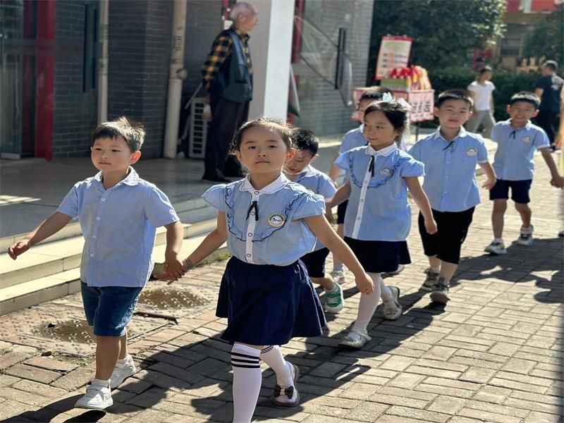 �Ϸ������v�׽̼��F���v�@�^(q��)�_չ����׃����^С�W���