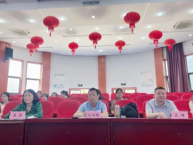 �Ϸ������b��С�W�������F�_չ�ڄӽ������л��