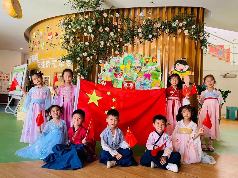 �Ϸ��а��׽������F(tu��n)����֮��ֈ@�s�@���Ϸ�����һ��׃��@���Q̖