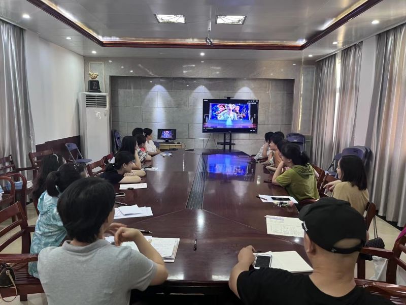 ���c�и���С�WӢ�Z���нM��ĩ���Y�ٳ��L