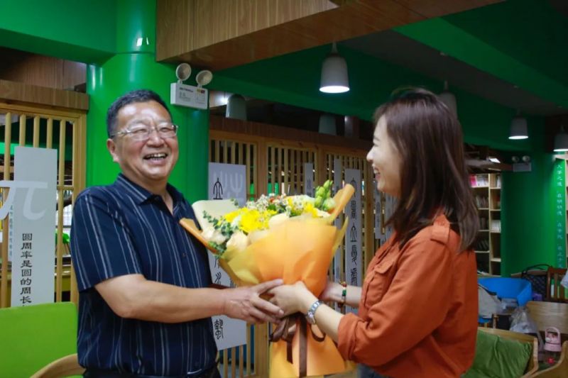 �Ϸ������b��С�W�e�k2023�����ݽ̎��g�͕�