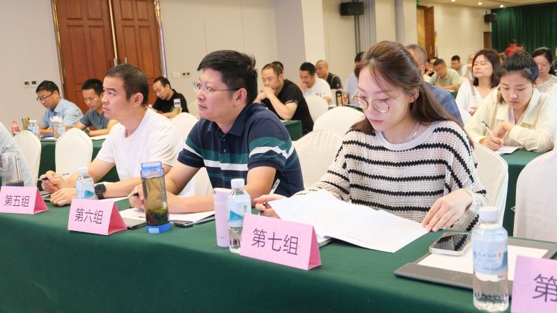 ���У���������B(y��ng)  ȫ������ƽ��У�@������ɽ���w��У�@��ȫ�����ɲ���Ӗ(x��n)ϵ�Ј��֮��