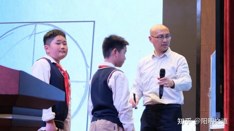 �W�c���ڵģ��ڶ���С�W���W���n�������^Ħ��ӑ��ֱ������