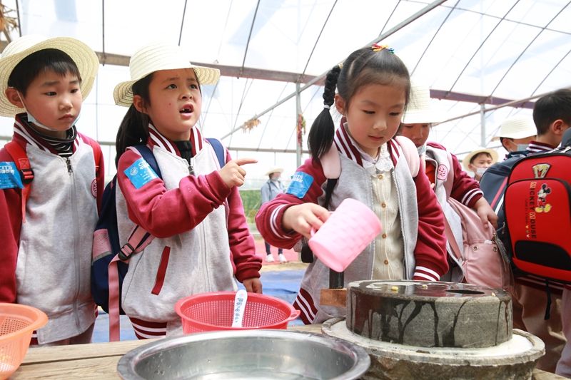 �Ϻ��������M��С�WУ�⌍�`����