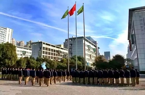 �Ϸ��еڰ��ЌW�̎��������l�F���ӣ�׌�ഺ�����~ï