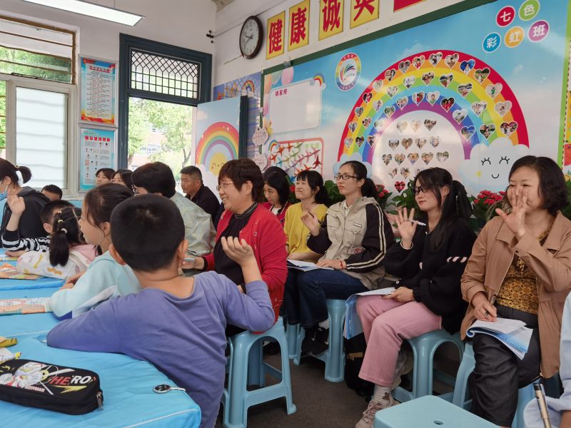 �A��(m��ng)�^(q��)��У�����Z(y��)�Ľ̎�������С�W(xu��)�����W(xu��)��(x��)