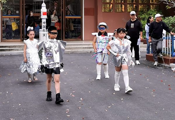 ����С�W��24�ÿƼ����A�M�]Ļ