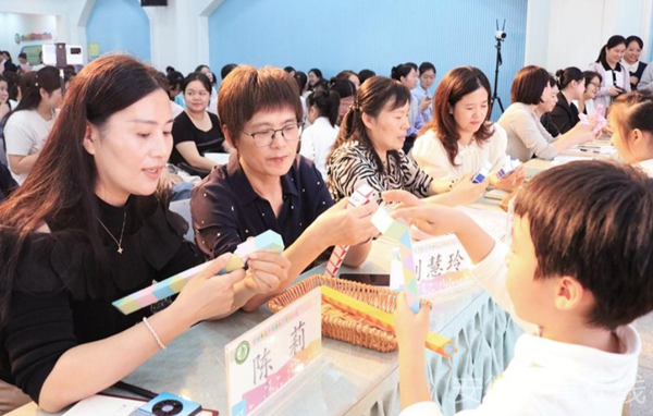 �Ϸ��а��׽������F(tu��n)���@���Y(ji��)�������³� �����׽̴T��