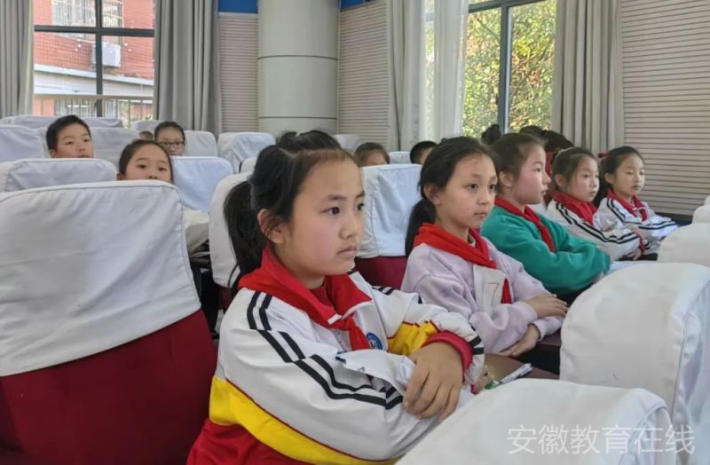 �Ϸ��Ў������ٵڶ�С�W�_չ����꠴��ί���x���