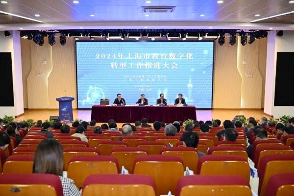 �Ϻ��У�������(sh��)�ֻ��D(zhu��n)���x�ܽ������|(zh��)���l(f��)չ